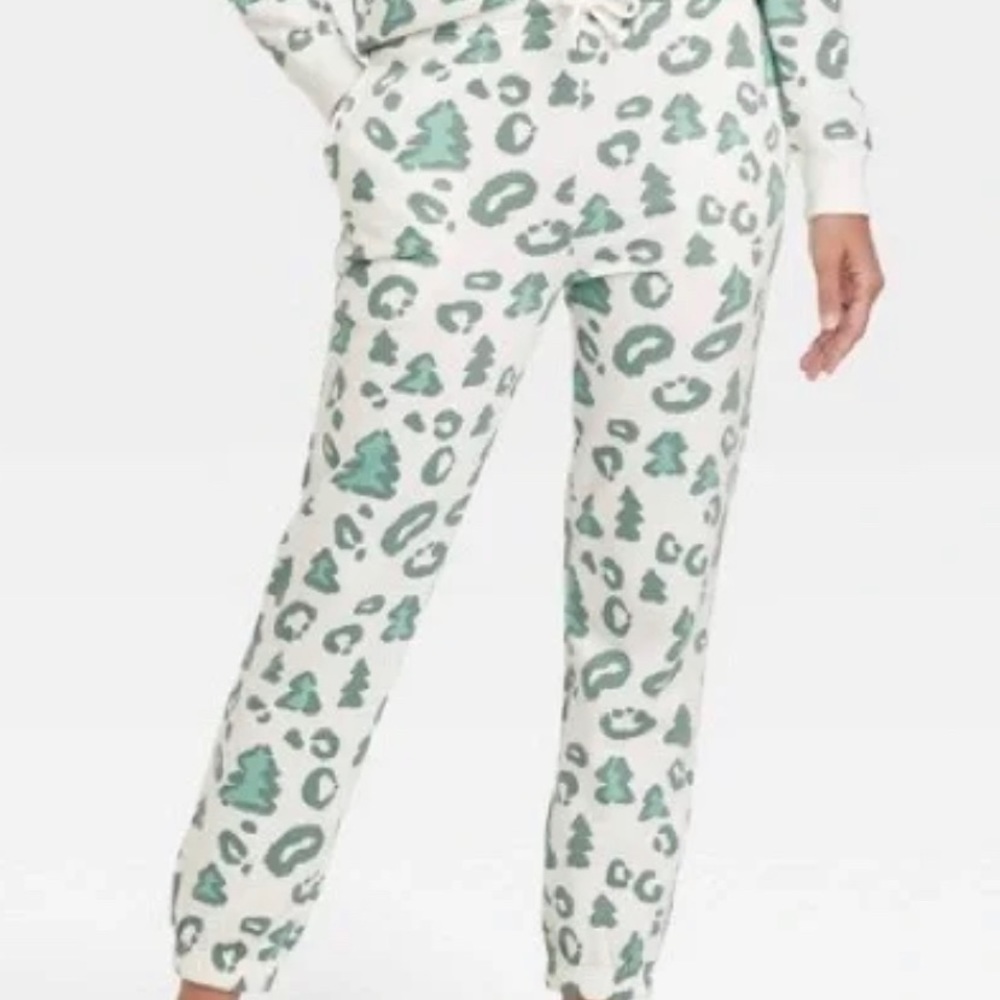 Target Christmas tree joggers NWT